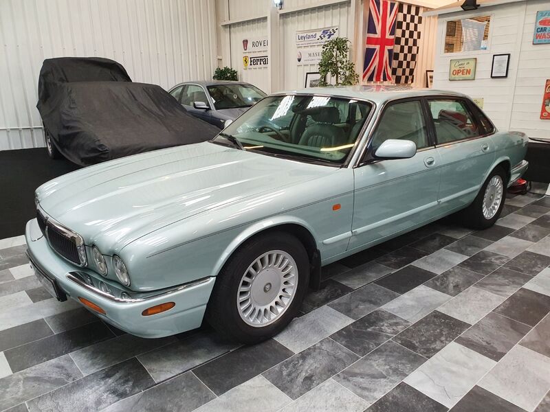 JAGUAR XJ